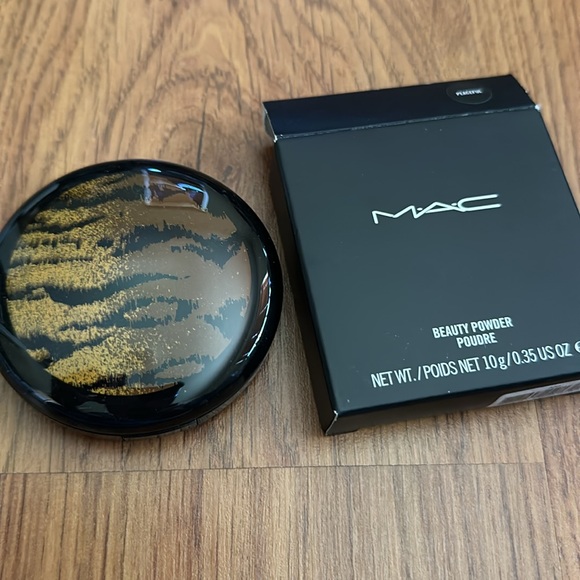 Vintage MAC x Raquel Welch Peaceful Beauty Powder!  Limited, rare, unused! - Picture 3 of 3